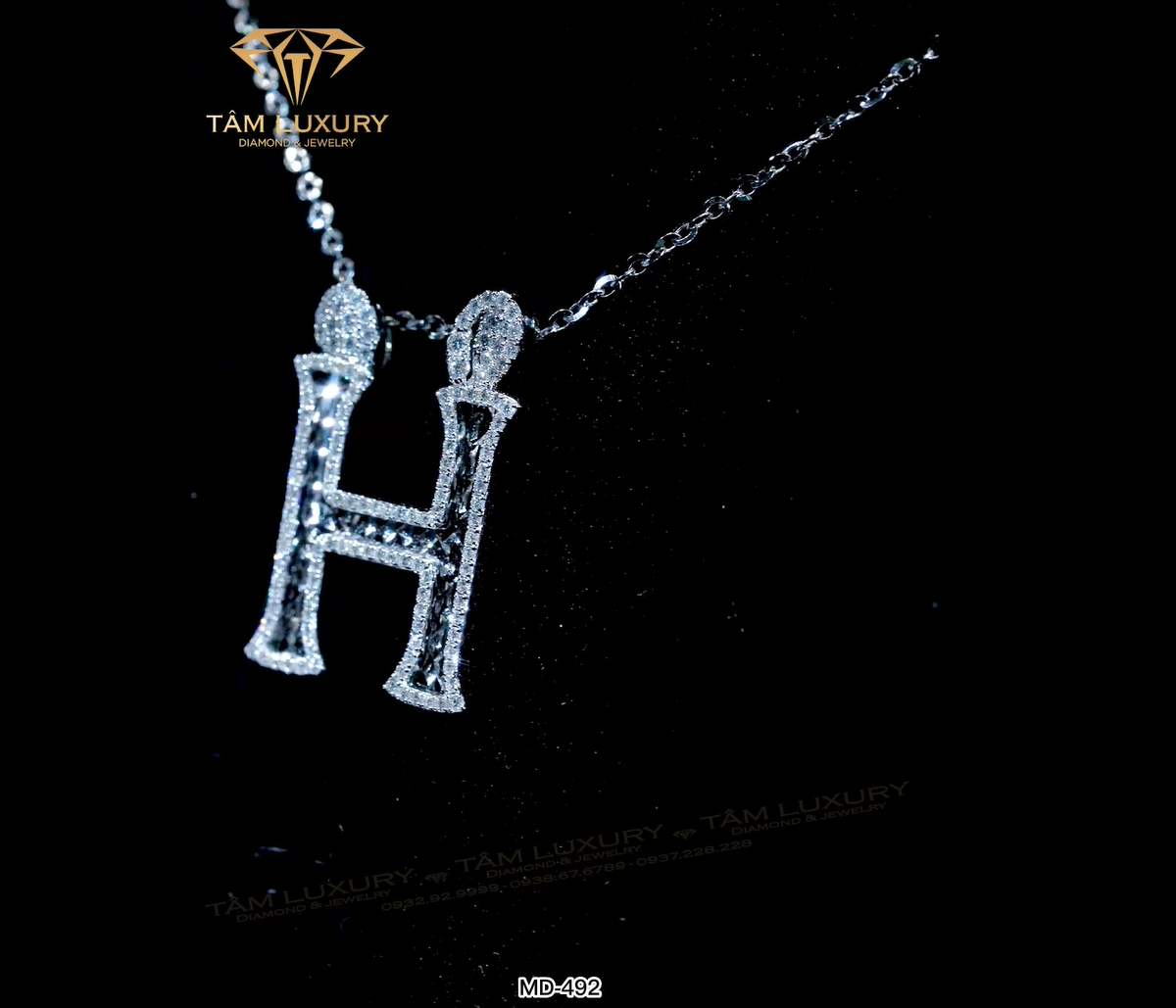 Mua Mặt Dây Chuyền Kim Cương Vàng Ý “Wilfred” Chính Hãng Tại Tâm Luxury