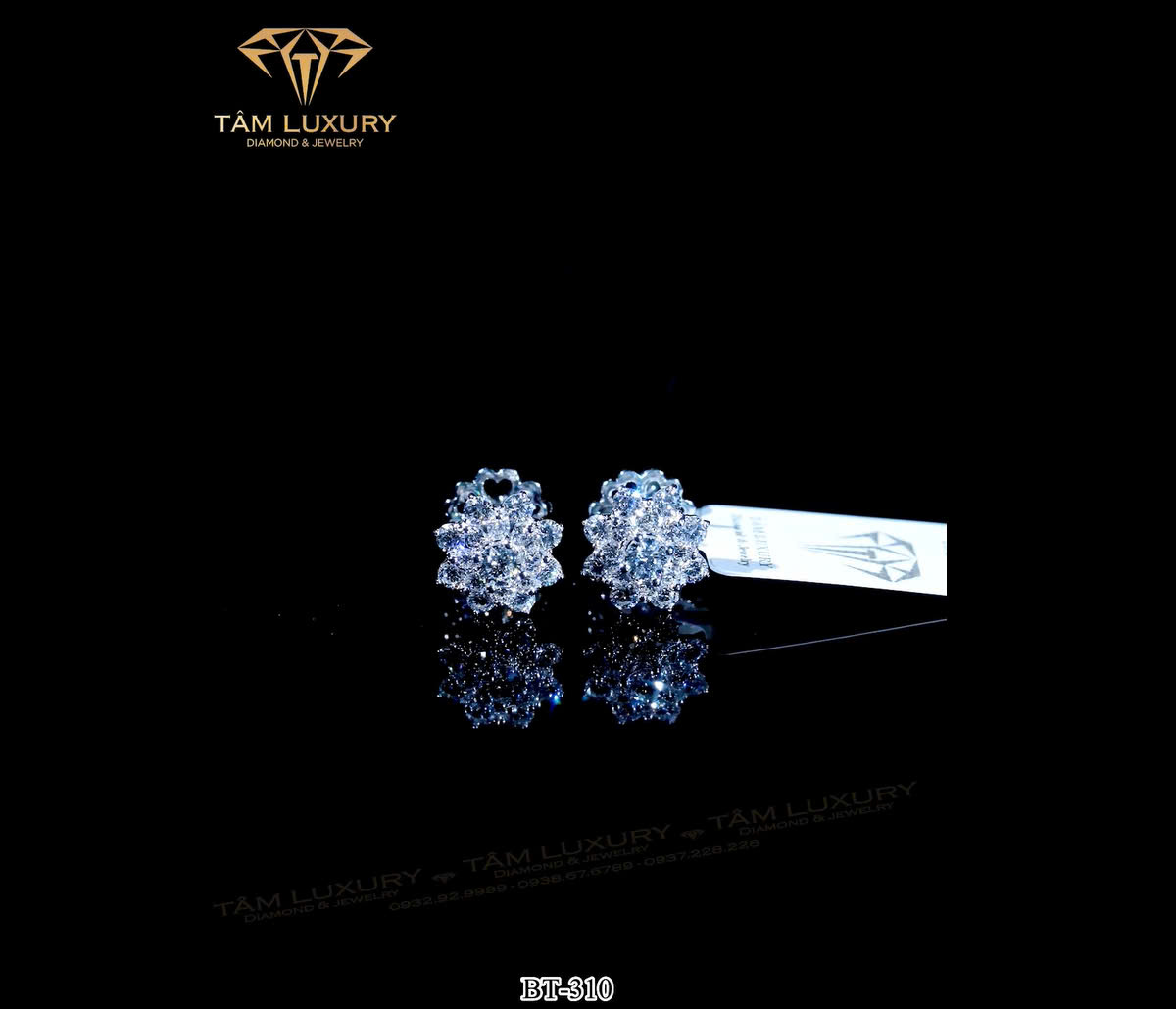 Mô Tả Về Bông Tai Vàng Ý 750 Đính Kim Cương Thiên Nhiên “Princess” - BT310