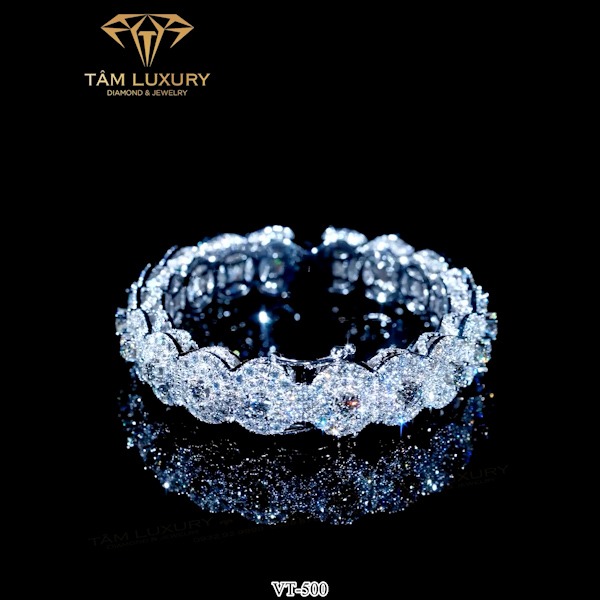 Biểu Tượng Phong Thuỷ May Mắn Của Vòng Tay Vàng Kim Cương “Fetching” - VT500