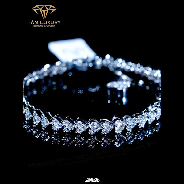 Các Viên Kim Cương VVS+ Đính Kết Tỉ Mỉ Trên Lắc Tay Vàng Kim Cương “Golden” – Mã LT333